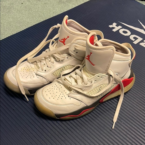 Colorful Sneaker Collection - Picture 10 of 14